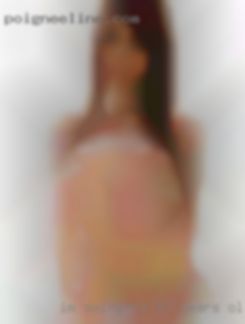 Im swingers 57 years old semi retired in Collinwood Tennessee.