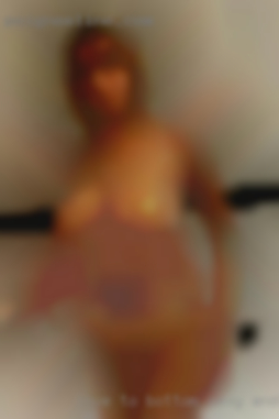 Love to bottom sexy and suck hard girls cock.
